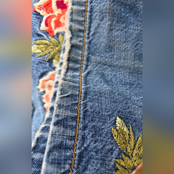 Liz Clairborne Boho Embroidered Jeans Size  12. Bootcut, good condition - Picture 6 of 11
